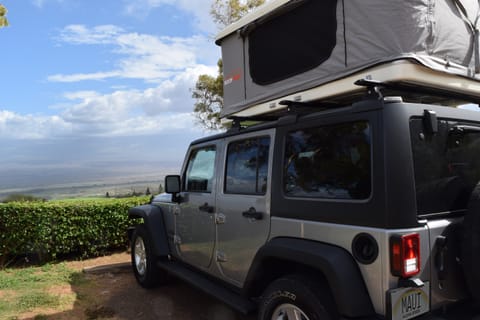 Easy open, popup, rooftop tent makes setup fast and simple.