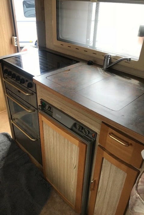 Oven and work surface 