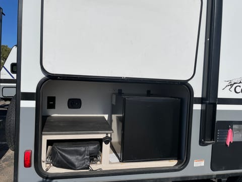 Apex 208BHS Towable trailer in Golden