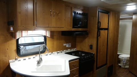 Cabin Cruiser 28BBS - Kitchen