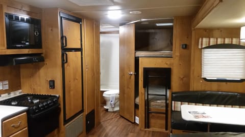 Gulfstream Cabin Cruiser 28BBS - Interior Bunkhouse