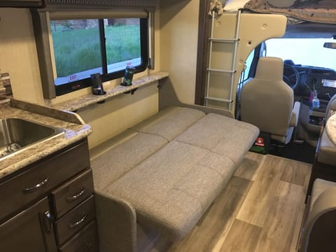 2018 Thor Motor Coach Freedom Elite Drivable vehicle in Lehi