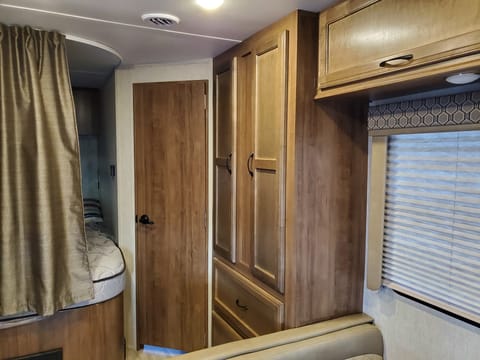 Safe family escape with a mint 2019 Gulf Stream Conquest Drivable vehicle in Union City