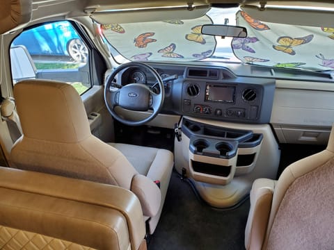 Safe family escape with a mint 2019 Gulf Stream Conquest Véhicule routier in Union City