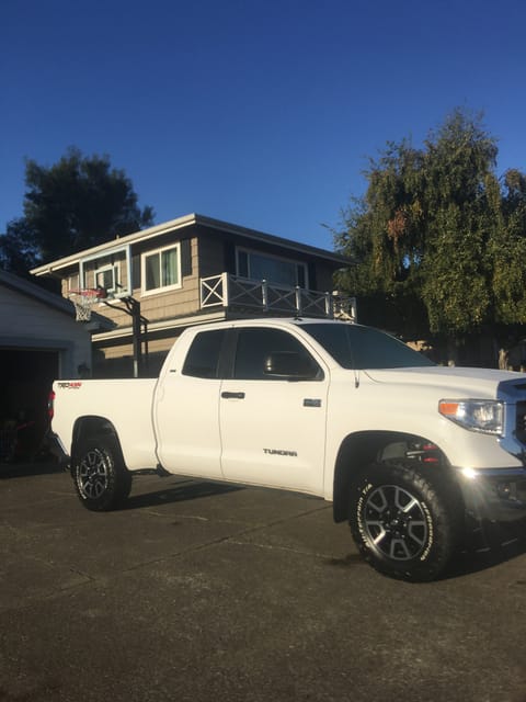 2015 Toyota tundra trd (pro plus suspension w firestone airbags) Drivable vehicle in Millbrae