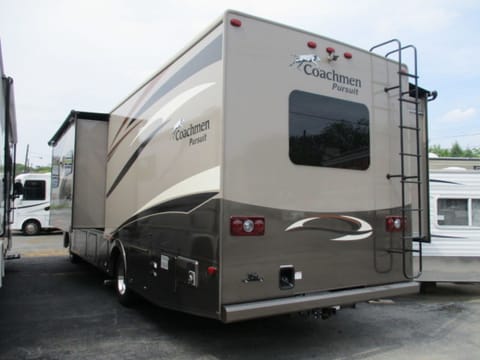 2017 33' Coachmen Pursuit 33BH Drivable vehicle in Allentown