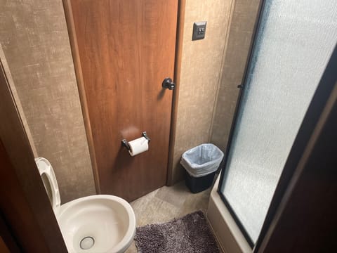 2 - 2017 Jayco White Hawk - 2wo Towable trailer in Lubbock