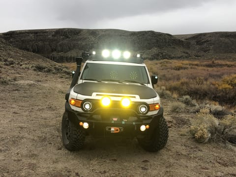 Overland 4x4 Roof Top Tent Adventure Vehicle for Four Points Adventures Vehículo funcional in Ellensburg