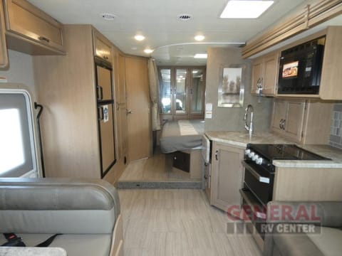 Clean and Spacious 2020 Thor Motor Coach Quantum SE27 Drivable vehicle in North Salt Lake