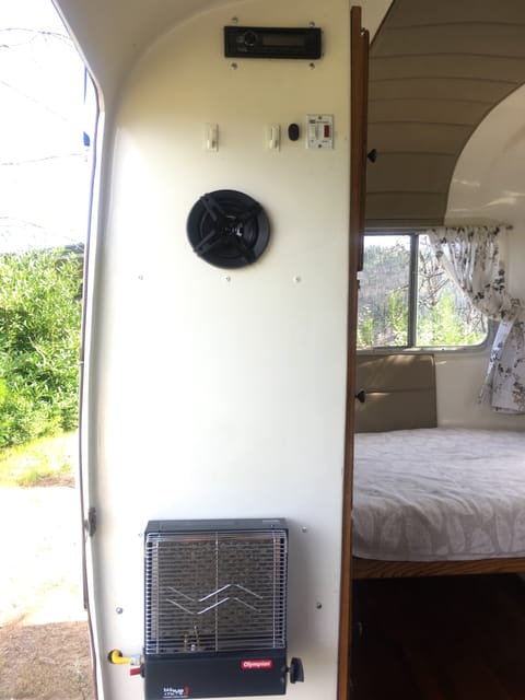 Renovated 1975 Burro Vintage Lightweight Travel Trailer Remorque tractable in Russian River