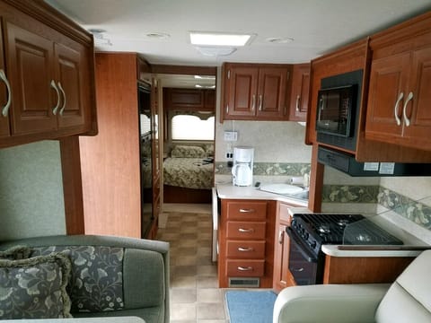 2007 Thor Motor Coach Hurricane Drivable vehicle in Anchorage
