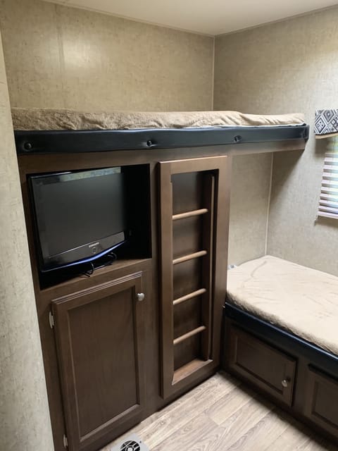 2017 VENTURE SPORTTREK 320VIK | Iowa City, IA | VacationRenter