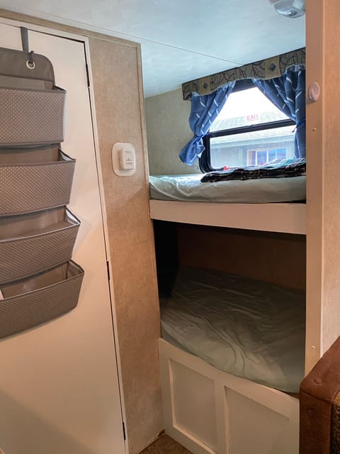 15 Palomino Queen / Bunk Bed Towable trailer in Jackson