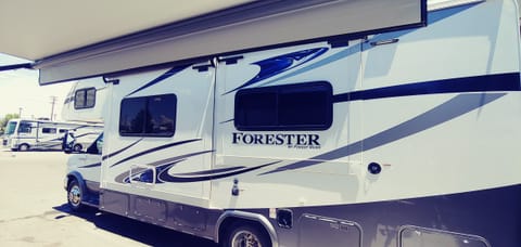 2018 Forest River Forester Grand Touring 2431S Veículo dirigível in Sun City