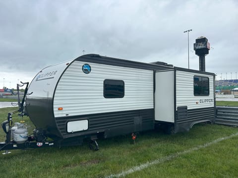 *CRAIG* 2021 32ft Coachmen Clipper 26 Bunk House Travel Trailer (Sleeps 9) Towable trailer in Shawnee
