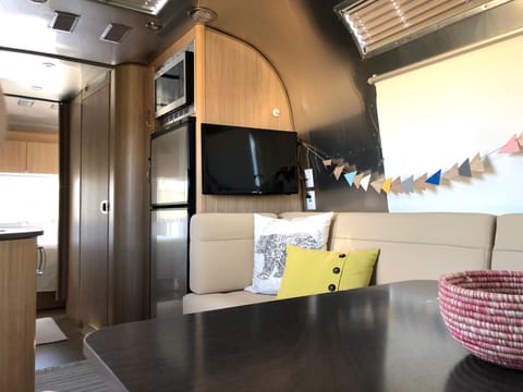 “The Spaceship” 2019 Airstream Flying Cloud Ziehbarer Anhänger in Fairfield