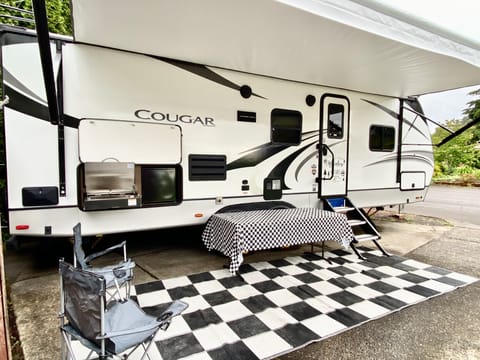 BEAUTIFUL & LOADED 2020 Keystone Cougar Half-Ton 25BHSWE Towable trailer in South Carolina