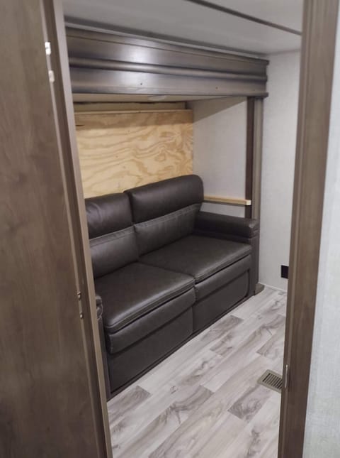 2019 Keystone Cougar 368mbi Towable trailer in Wichita Falls
