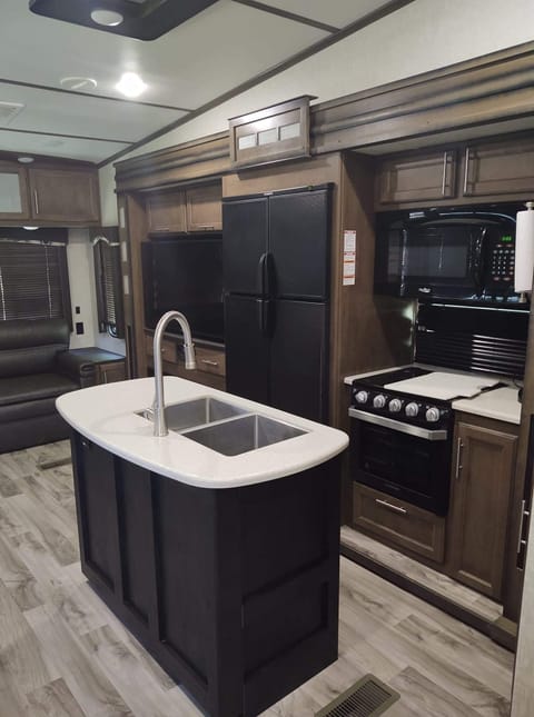 2019 Keystone Cougar 368mbi Towable trailer in Wichita Falls