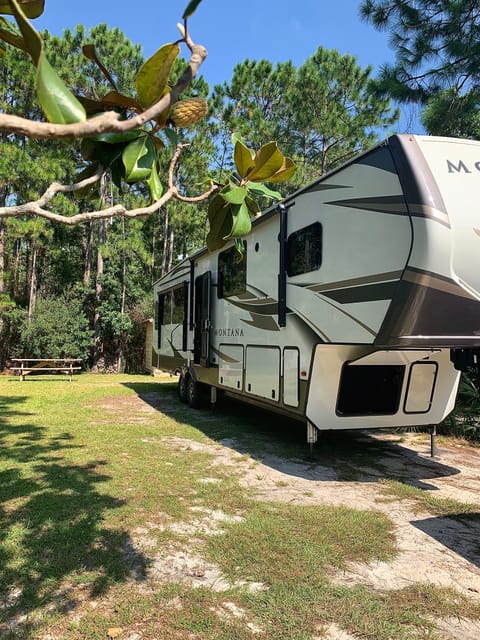 Luxurious Glamping 2020 Keystone Montana 3855BR Remorque tractable in South Walton County