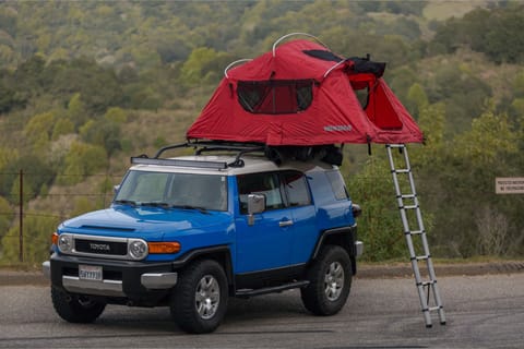 RUGGED TOYOTA FJ Cruiser + ROOFTOP TENT Campervan in San Francisco Bay Area