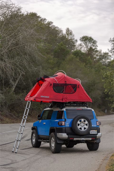 RUGGED TOYOTA FJ Cruiser + ROOFTOP TENT Camper in San Francisco Bay Area