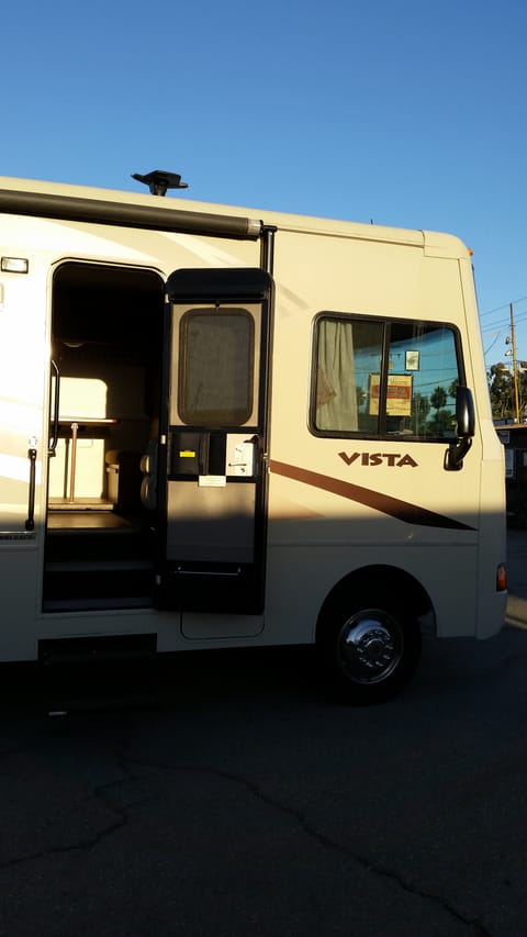 2015 Winnebago Vista Super fun Winnebago Drivable vehicle in Pomona