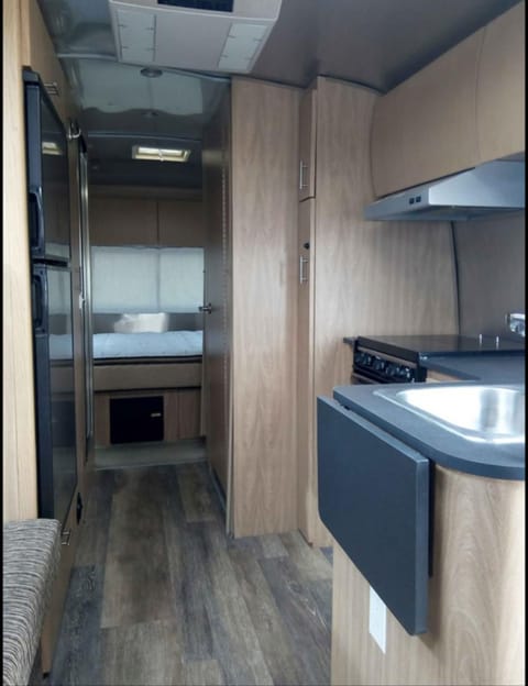 25' Airstream Safari sleeps 5-6 Towable trailer in Littleton