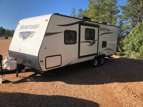 2016 K-Z Manufacturing Sportsmen Bunk House Ziehbarer Anhänger in Cleburne