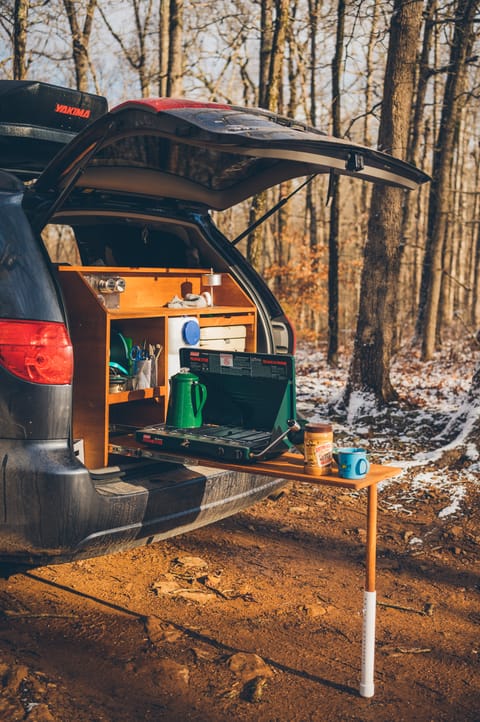 Ozark Vanderlust -- Toyota Sienna Converted Stealth Campervan! Reisemobil in Fayetteville