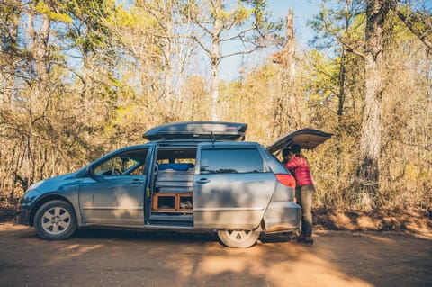 Ozark Vanderlust -- Toyota Sienna Converted Stealth Campervan! Reisemobil in Fayetteville