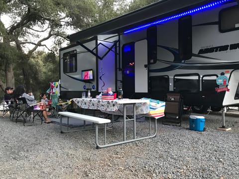 Fully Equipped RV- Perfect for Families or Couples Towable trailer in San Marcos