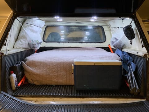 Ford camper truck - comfortable, spacious, and stealthy Vehículo funcional in Marina del Rey