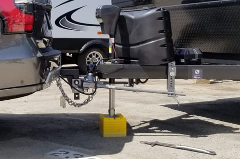 Husky Weight Distribution Hitch with Sway Control