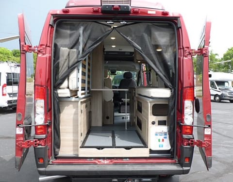Rear screen, floor storage and room for your bikes!