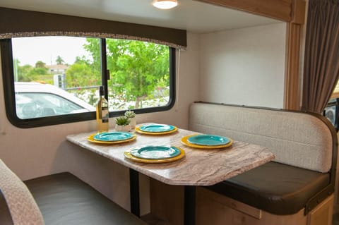 Meet Wade!, Spacious, Full shower and easy to tow! Tráiler remolcable in Riviera Beach