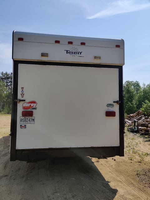 1999 Fleetwood Terry 26A Toy Hauler with 15 feet cargo garage & fuel tank Remorque tractable in Brossard