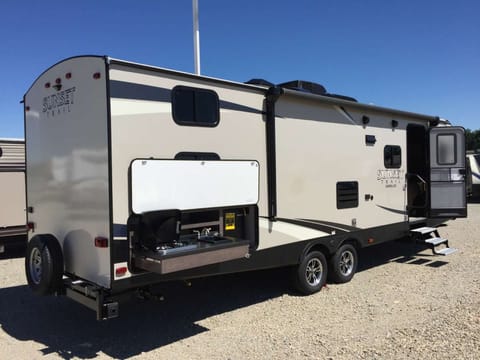 SpRiNg into camping! Family Fun! No towing required! Towable trailer in Tennessee