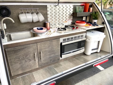 NEW LISTING! Teardrop Trailer - Sleep 2 and Outside Kitchen Tráiler remolcable in San Juan Capistrano