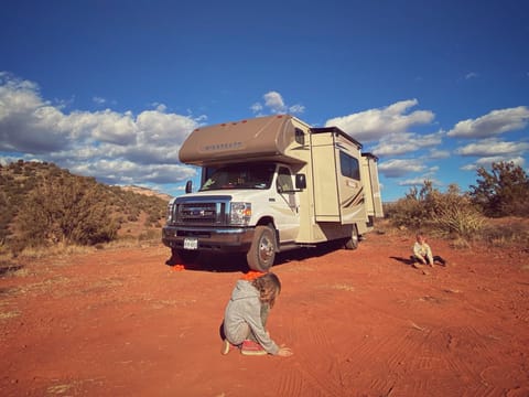 Winnebago "Zeppelin" - Spacious, Easy to Drive, Great for families Drivable vehicle in Austin