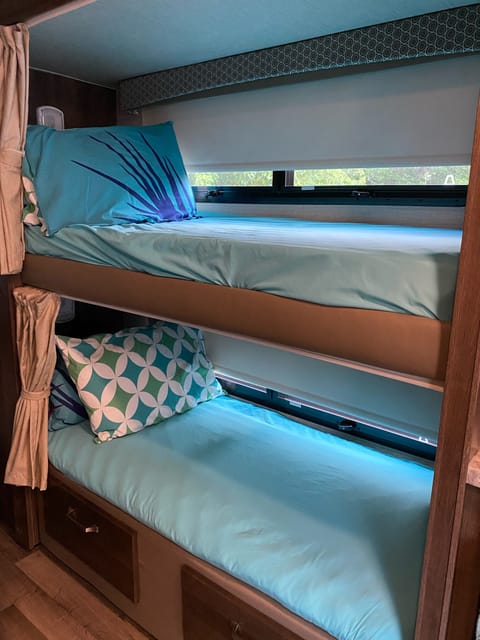 All inclusive!    Jayco Greyhawk with bunks and full slide out! Drivable vehicle in Centennial