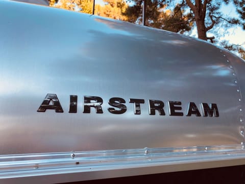 AIRSTREAM BAMBI 16ft glampersca. Tráiler remolcable in Irvine