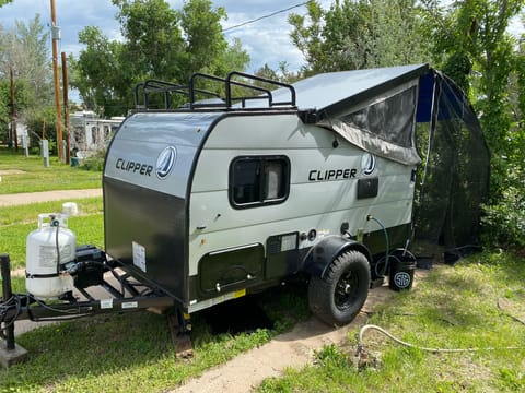 Cozy Lightweight Camper for Two! Towable trailer in Englewood