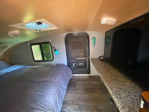 2019 Custom Teardrop Camper with Roof and Bike racks Remorque tractable in Woodfin