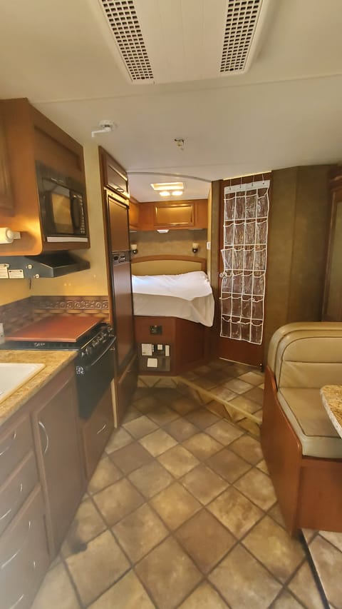 2013 Thor Motor Coach Four Winds Véhicule routier in Holladay