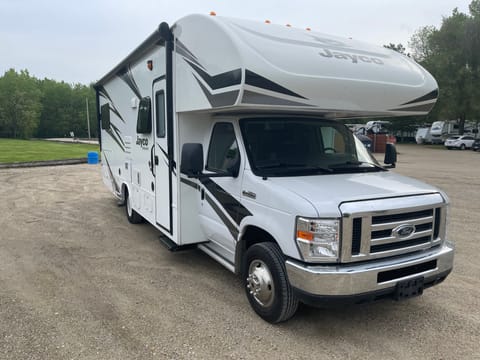 The GYPSY: Gorgeous Class C Motorhome: EASY and FUN to drive!! Drivable vehicle in Saint Paul