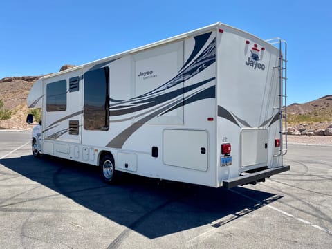 ADVENTURE AWAITS! Clean 2017 Jayco Greyhawk 31DS Drivable vehicle in Henderson