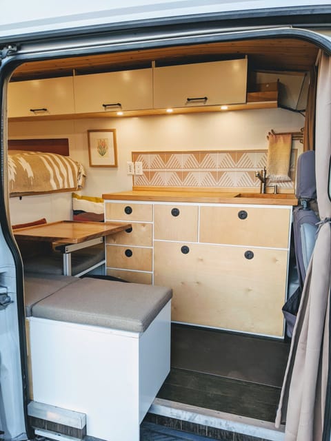 Camper Van - High Roof Extended 2016 Ford Transit Reisemobil in Santa Barbara