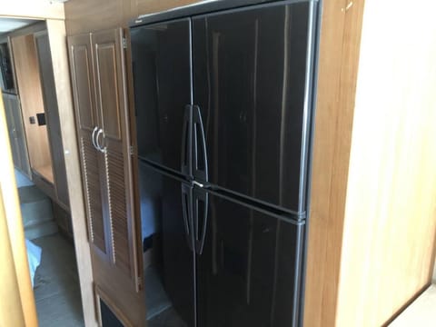 French door style Refrigerator/freezer w/ ice maker