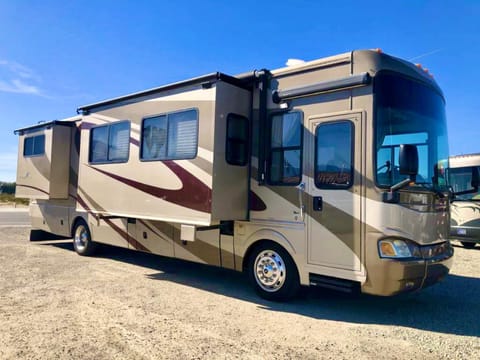 2008 National RV Tropical Class A Diesel Pusher